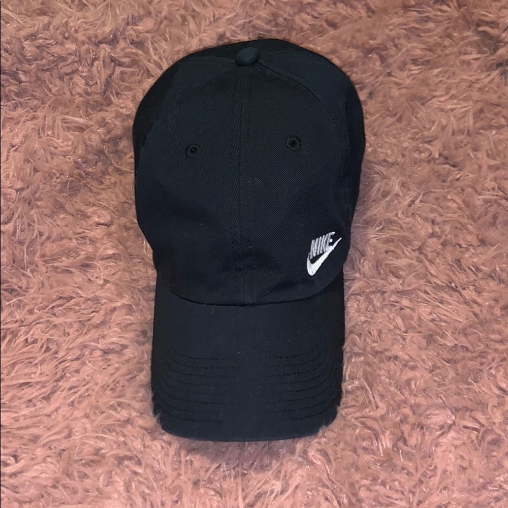 Black Nike hat